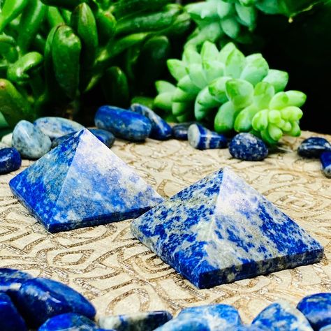 LAPIS LAZULI PYRAMID